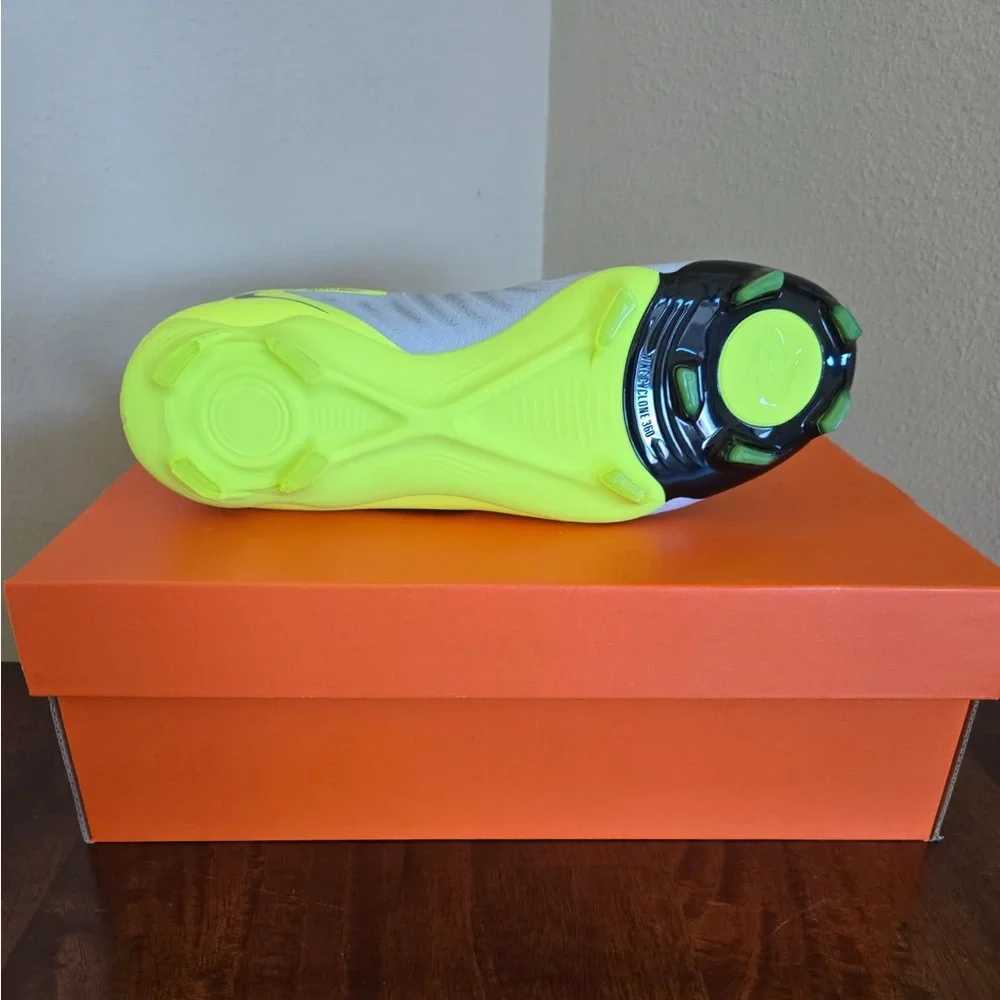 Nike Men's Phantom Luna 2 Pro FG Firm Ground High Soccer/Football Cleats/Boots